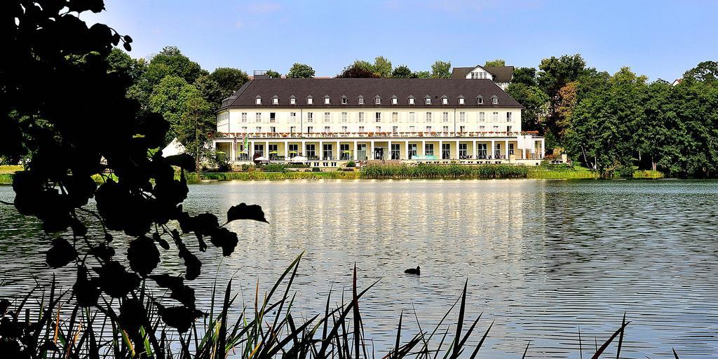 Отель Kurhaus Am Burgsee Бад-Зальцунген Экстерьер фото
